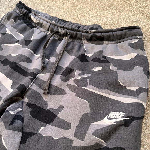 Mens Nike Sportswear Club Camo Joggers Large Like NEW - Picture 1 of 13